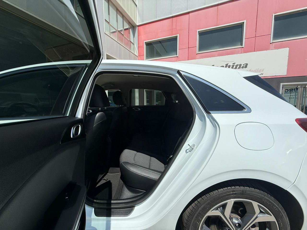 Kia Ceed 1.6 CRDi 100kW (136CV) Tech - Foto 2