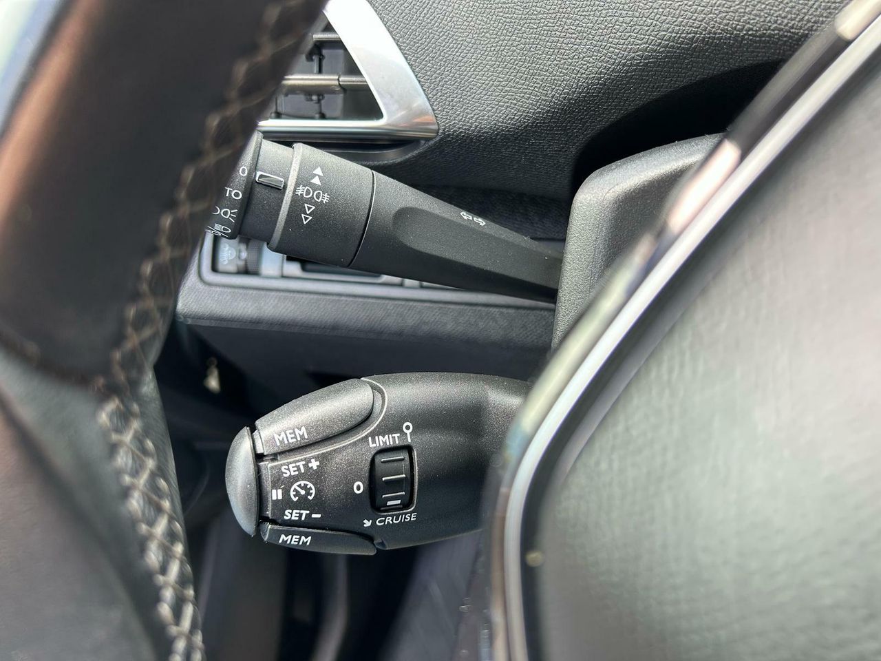 Peugeot 3008 1.5 BlueHDi 96kW (130CV) S&S Allure - Foto 2