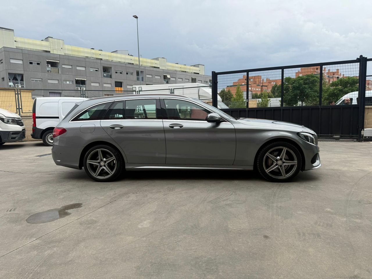 Mercedes Clase C C 220 d 4MATIC AMG Line Estate - Foto 2