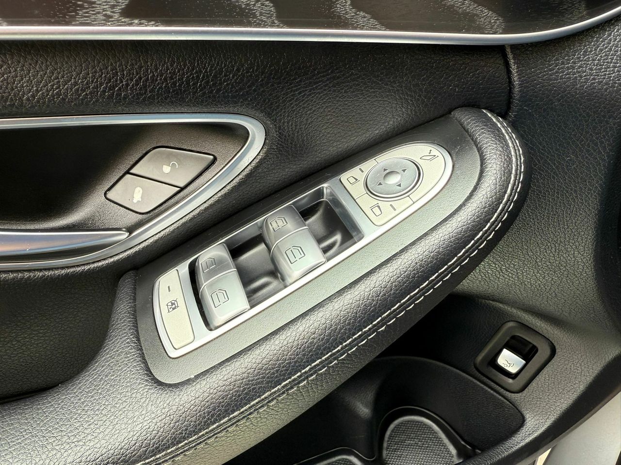 Mercedes Clase C C 220 d 4MATIC AMG Line Estate - Foto 2
