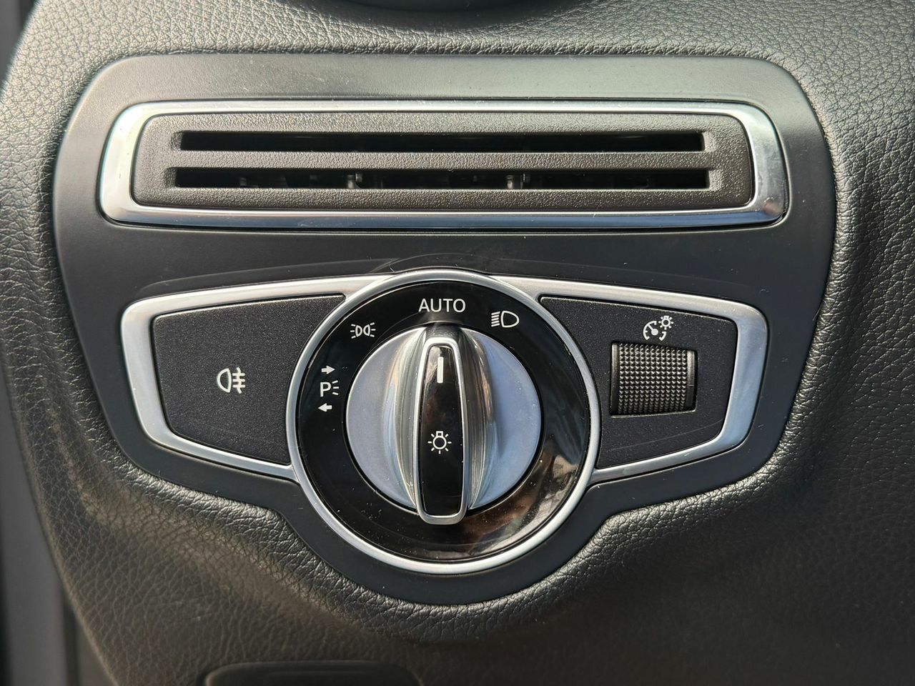 Mercedes Clase C C 220 d 4MATIC AMG Line Estate - Foto 2