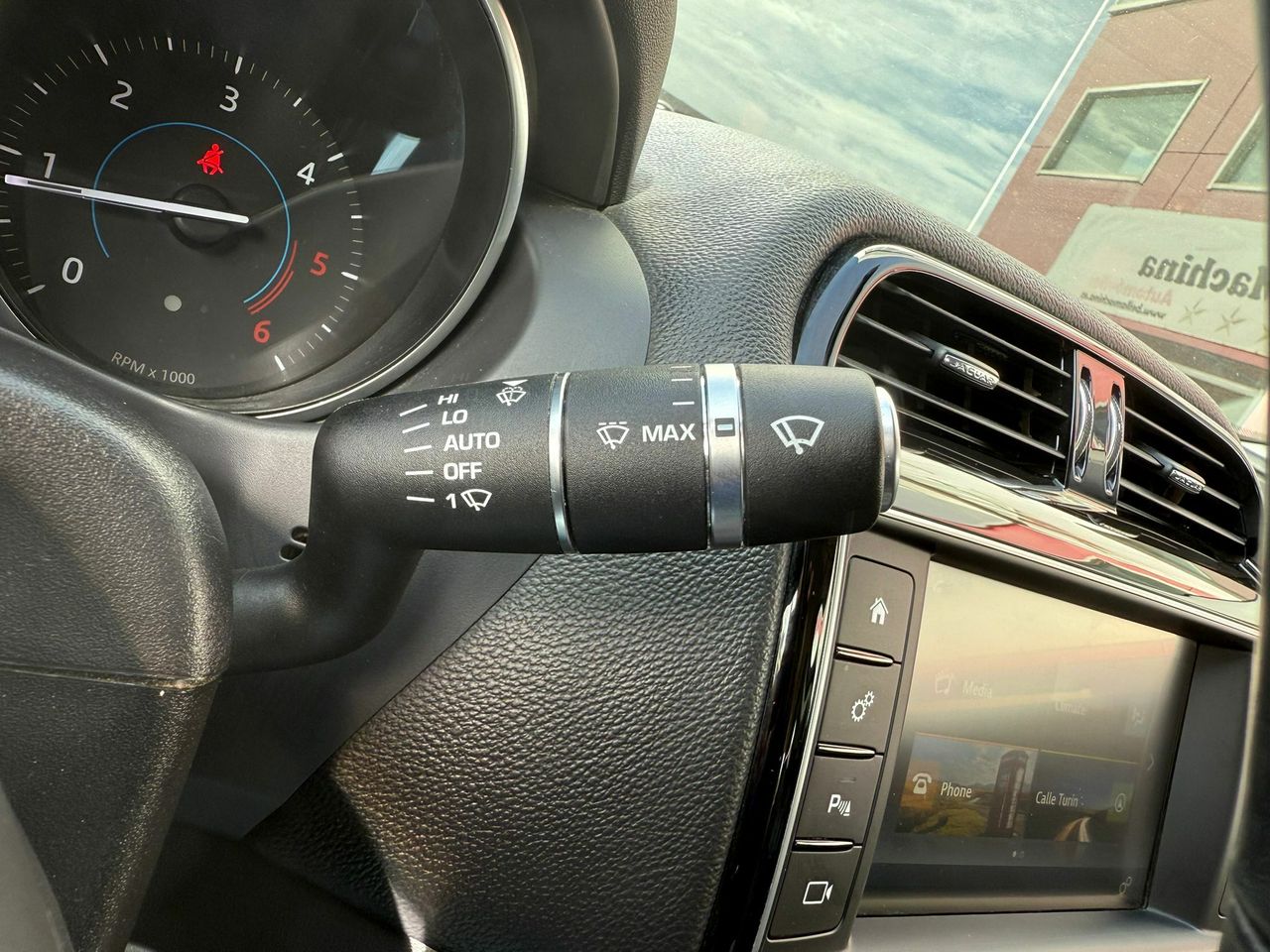 Jaguar XE 2.0D I4 132kW(180CV) RWD AT R-Dynamic SE - Foto 2