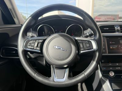 Jaguar XE 2.0D I4 132kW(180CV) RWD AT R-Dynamic SE