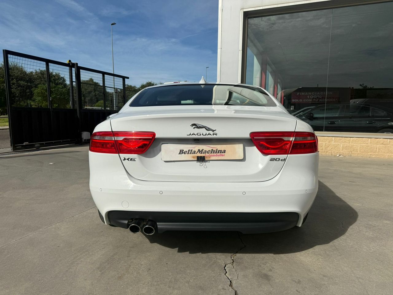 Jaguar XE 2.0D I4 132kW(180CV) RWD AT R-Dynamic SE - Foto 2