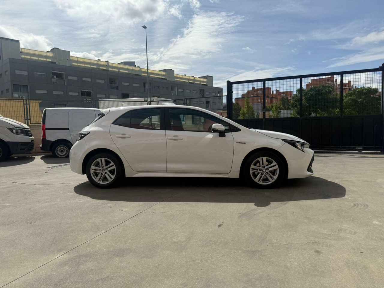 Toyota Corolla 1.8 125H STYLE E-CVT - Foto 2