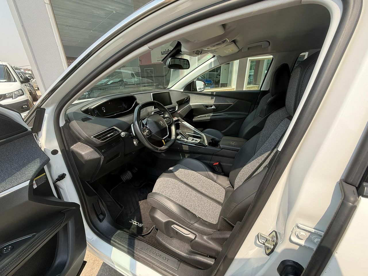Peugeot 5008 Allure BlueHDi 96kW (130CV) S&S EAT8 - Foto 2