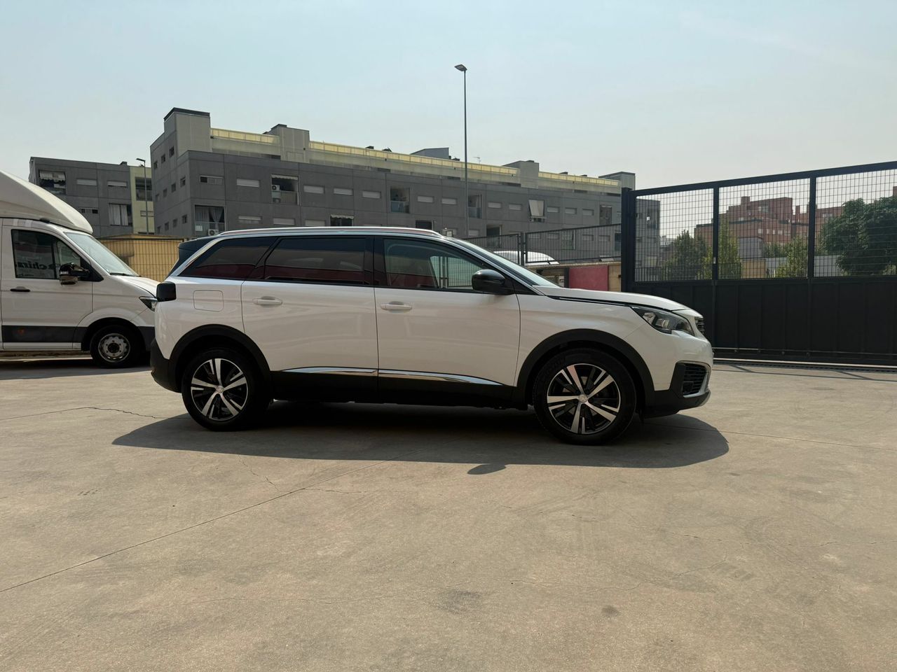 Peugeot 5008 Allure BlueHDi 96kW (130CV) S&S EAT8 - Foto 2