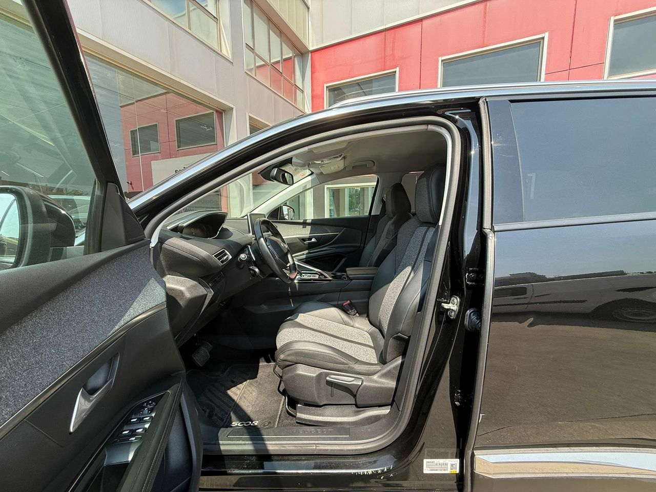 Peugeot 5008 Allure 1.6 PureTech 132kW (180CV) EAT8 - Foto 2