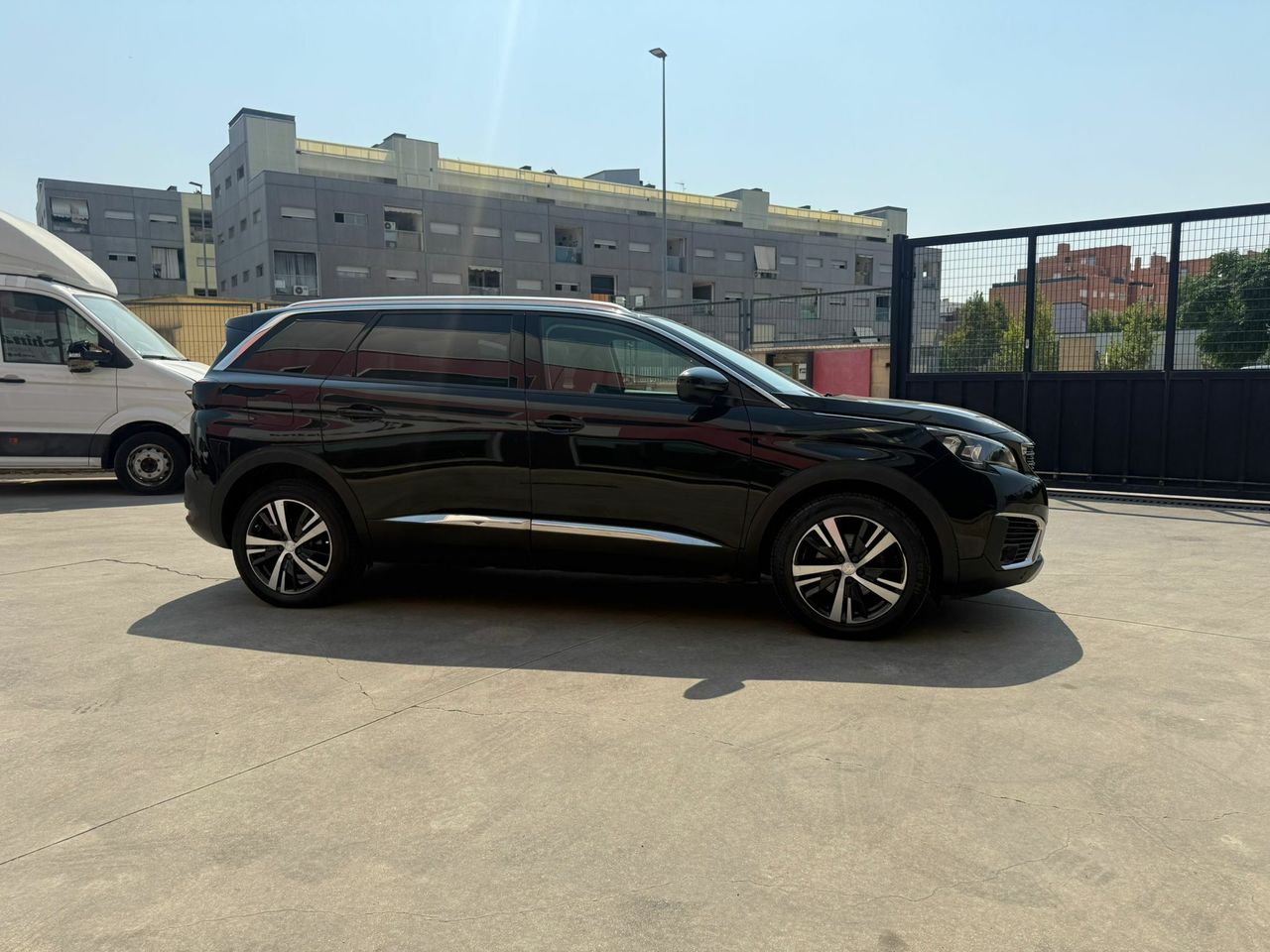 Peugeot 5008 Allure 1.6 PureTech 132kW (180CV) EAT8 - Foto 2