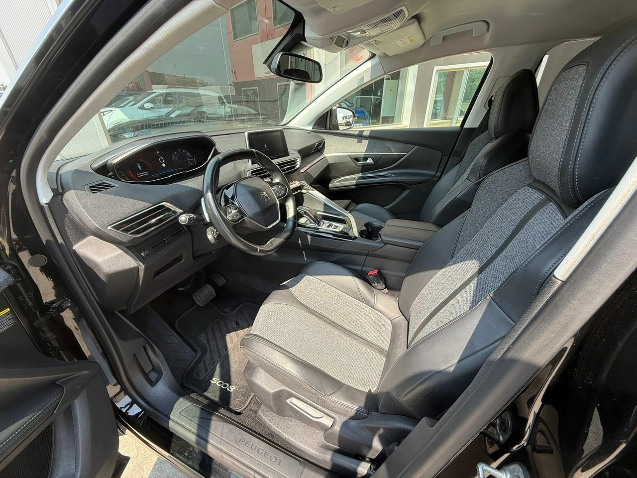 Peugeot 5008 Allure 1.6 PureTech 132kW (180CV) EAT8 - Foto 2
