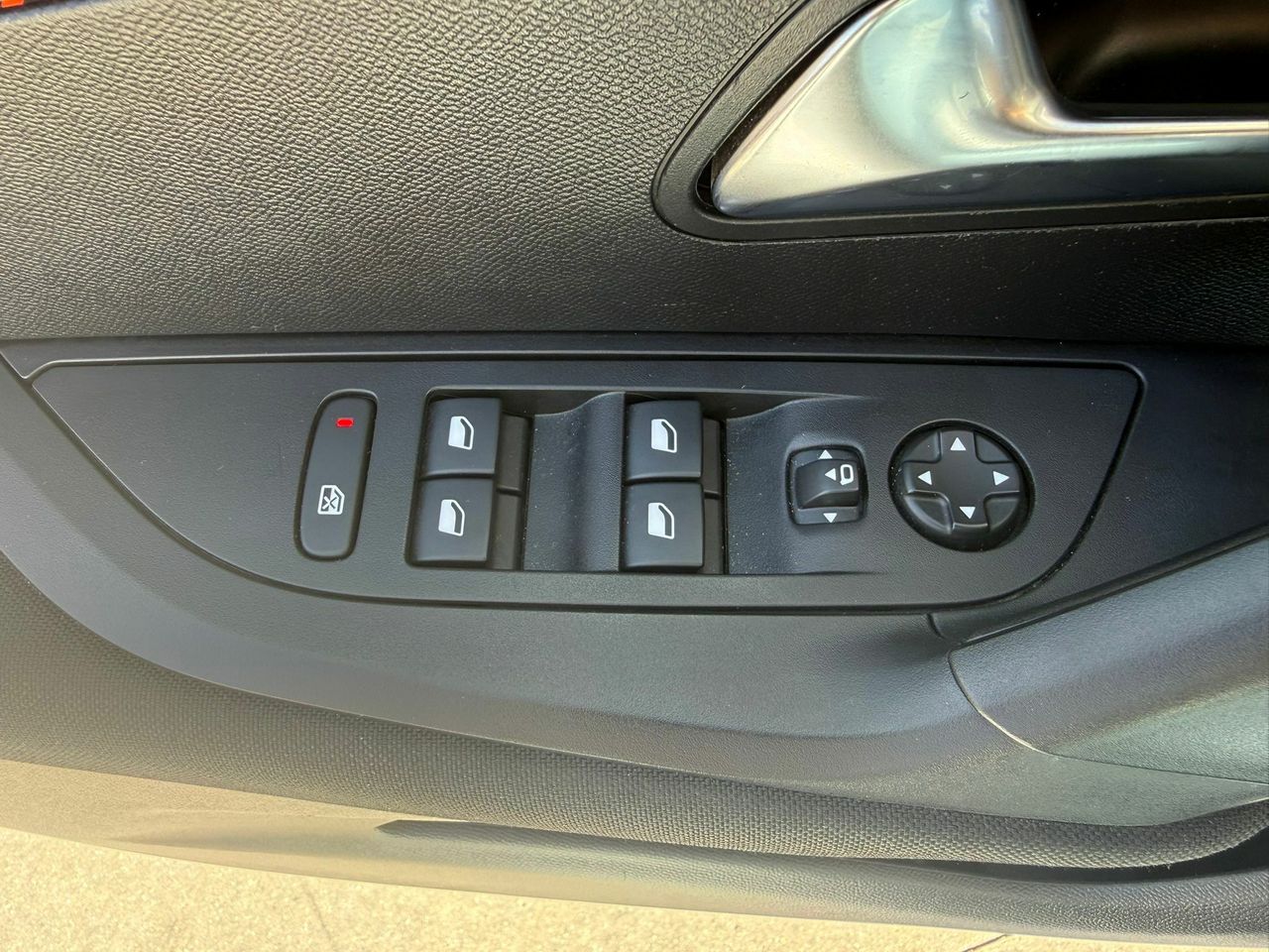 Peugeot 2008 Active BlueHDI 81kW (110CV) - Foto 2