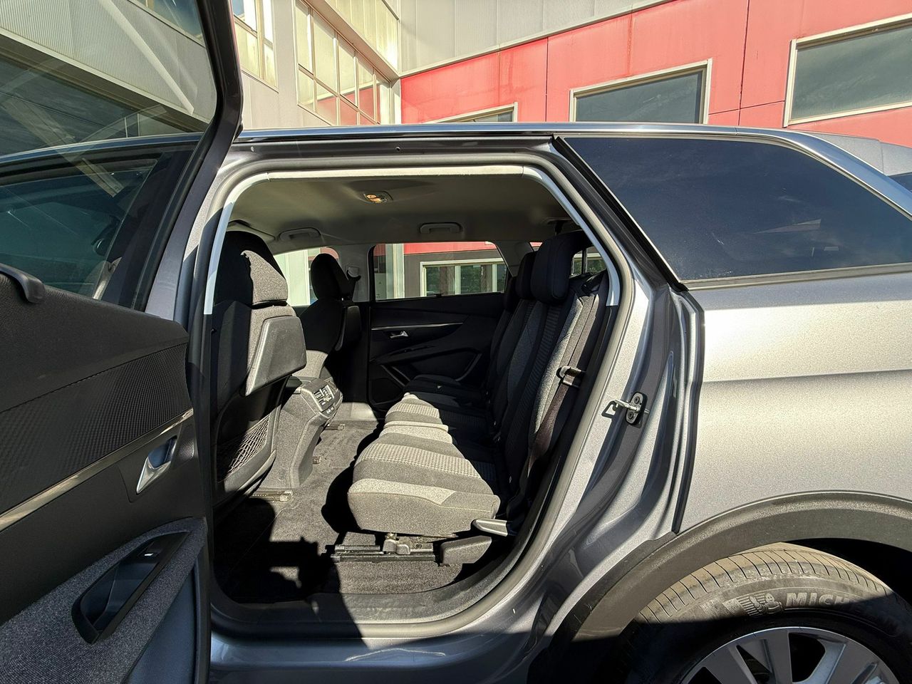 Peugeot 5008 1.5 BlueHDi 96kW (130CV) S&S Allure EAT8 - Foto 2