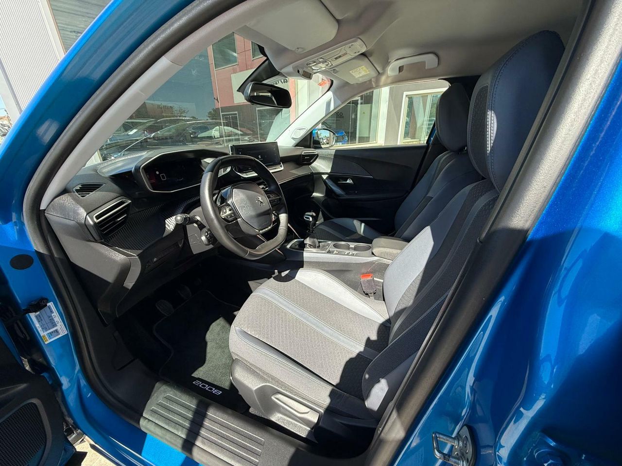 Peugeot 2008 Allure BlueHDI 100 S&S BVM6 - Foto 2