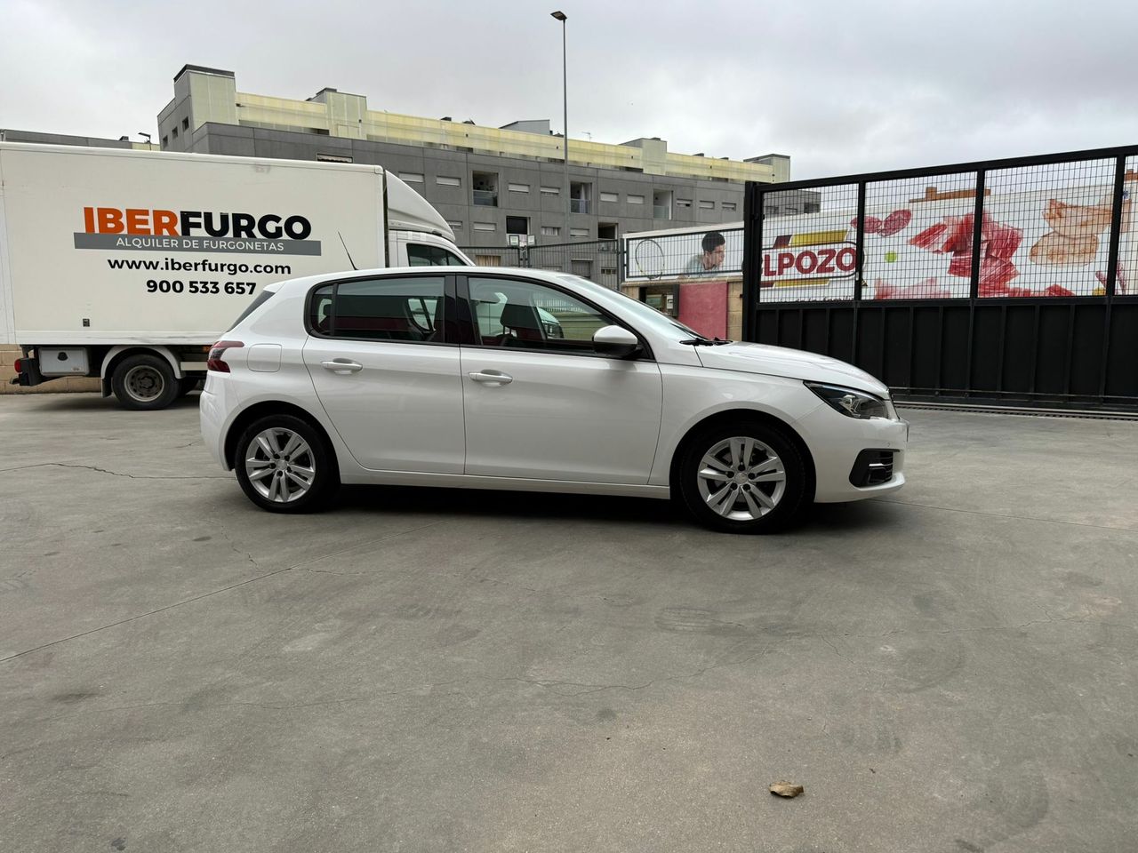 Peugeot 308 5p Style BlueHDi 130 S&S 6 Vel. MAN - Foto 2