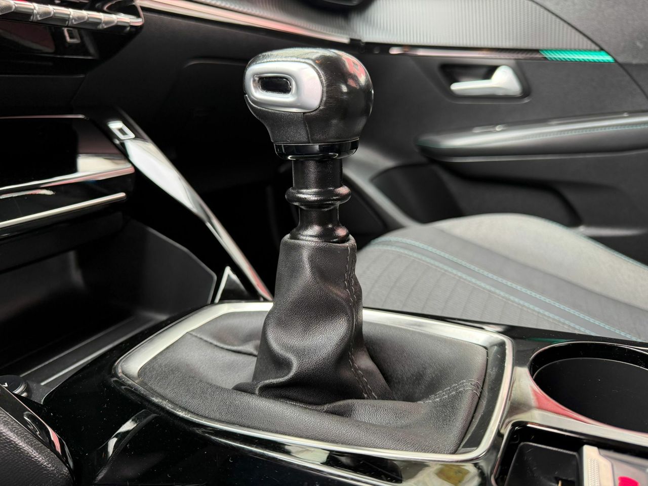 Peugeot 208 BlueHDi 73kW (100CV) Allure - Foto 2