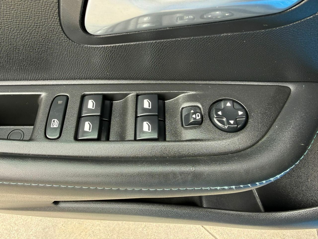 Peugeot 208 BlueHDi 73kW (100CV) Allure - Foto 2