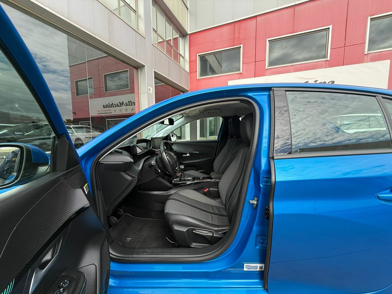 Peugeot 208 BlueHDi 73kW (100CV) Allure - Foto 2