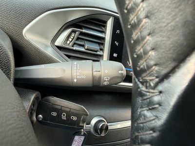 Peugeot 308 5p Active Pack BlueHDi 130 S&S