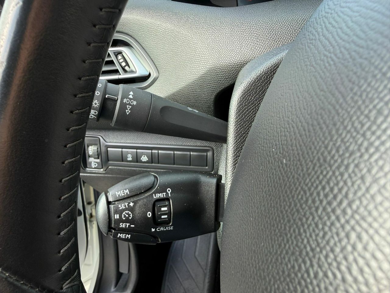 Peugeot 308 5p Active Pack BlueHDi 130 S&S - Foto 2