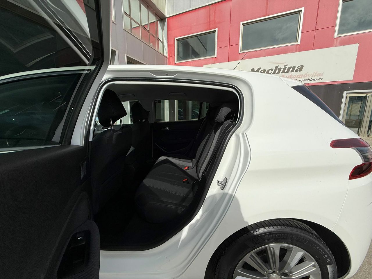 Peugeot 308 5p Allure Pack BlueHDI 130 S&S - Foto 2