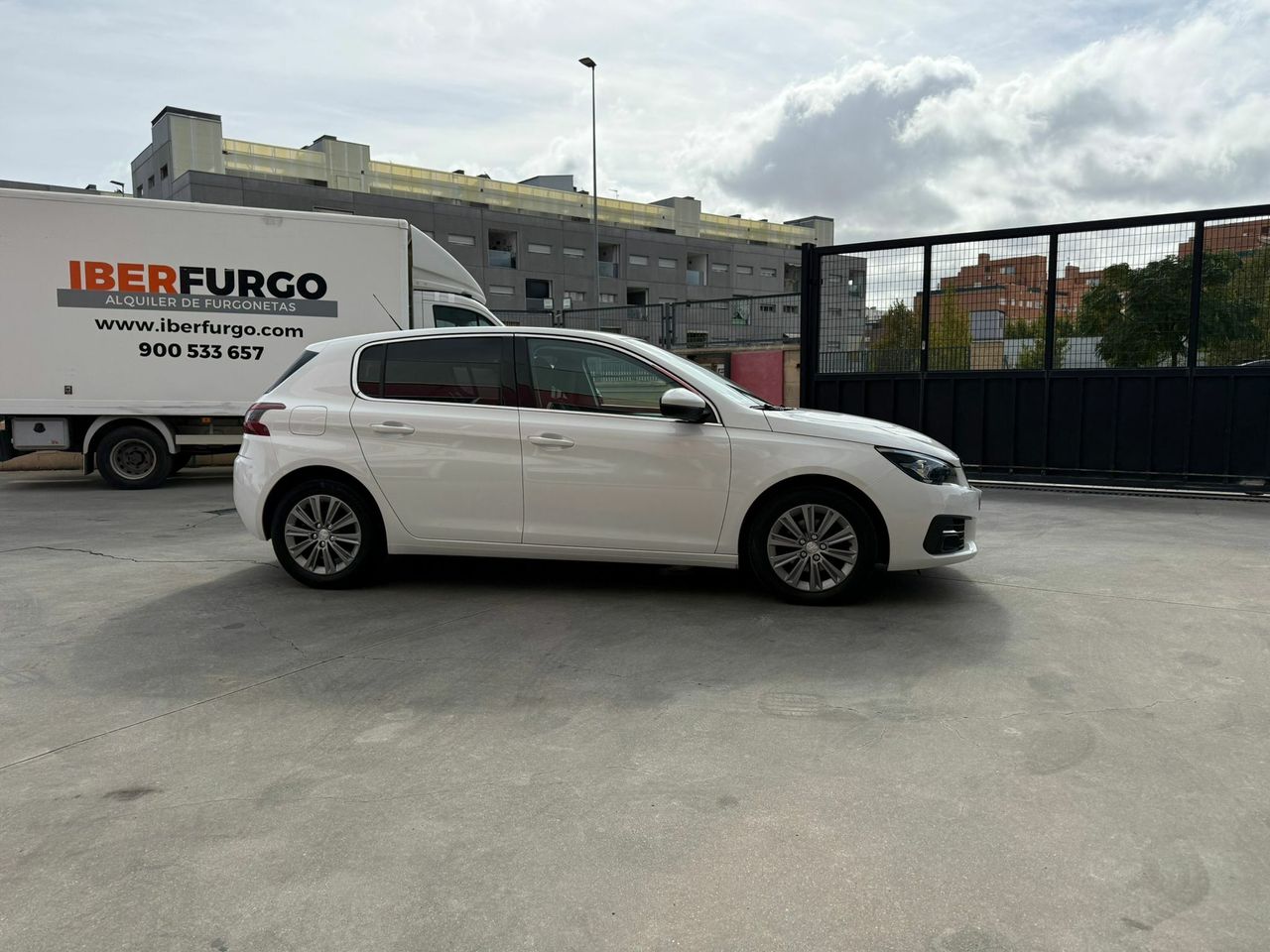 Peugeot 308 5p Allure Pack BlueHDI 130 S&S - Foto 2
