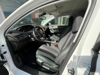 Peugeot 308 5p Allure Pack BlueHDI 130 S&S