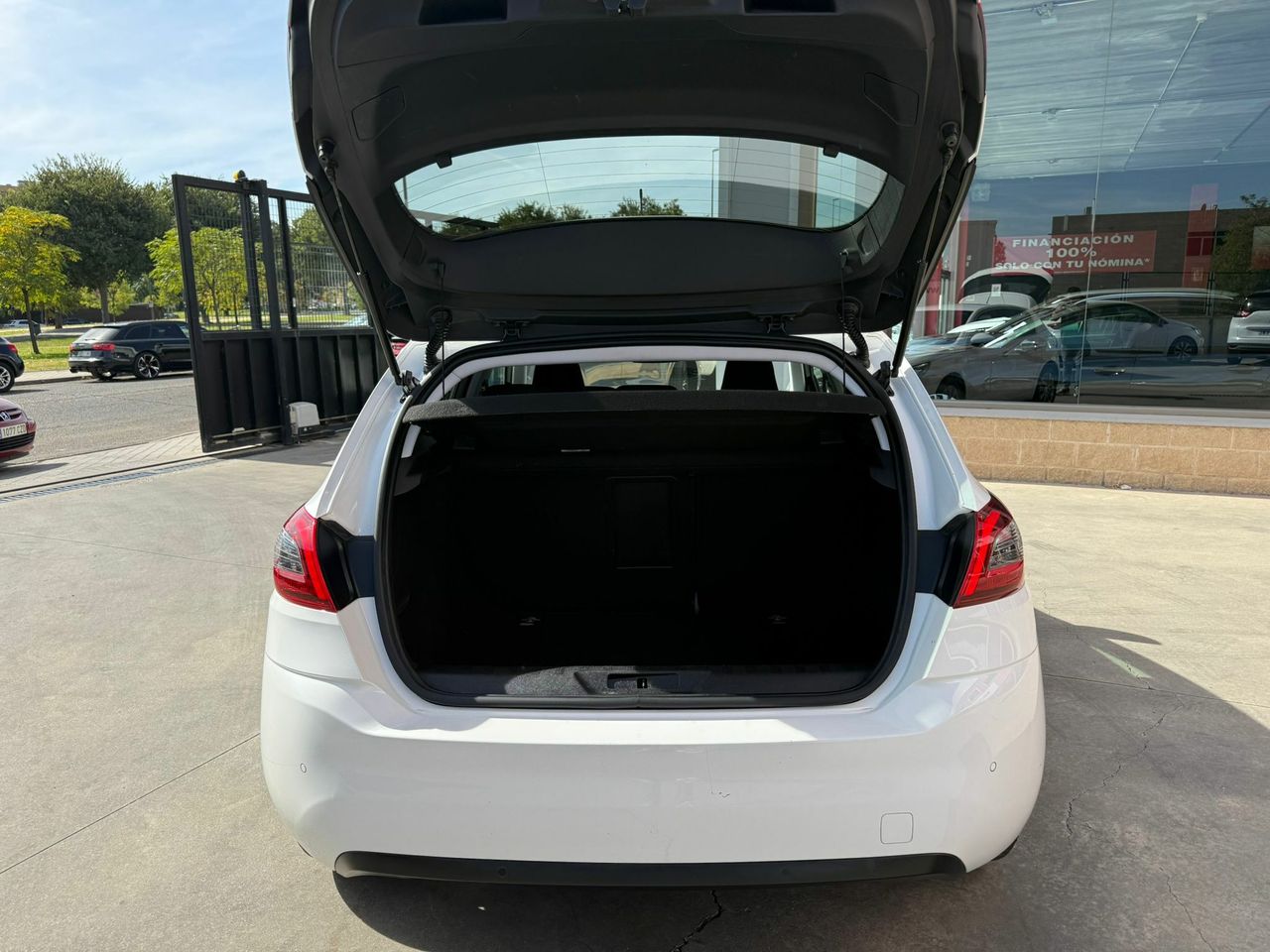 Peugeot 308 5p Allure Pack BlueHDI 130 S&S - Foto 2