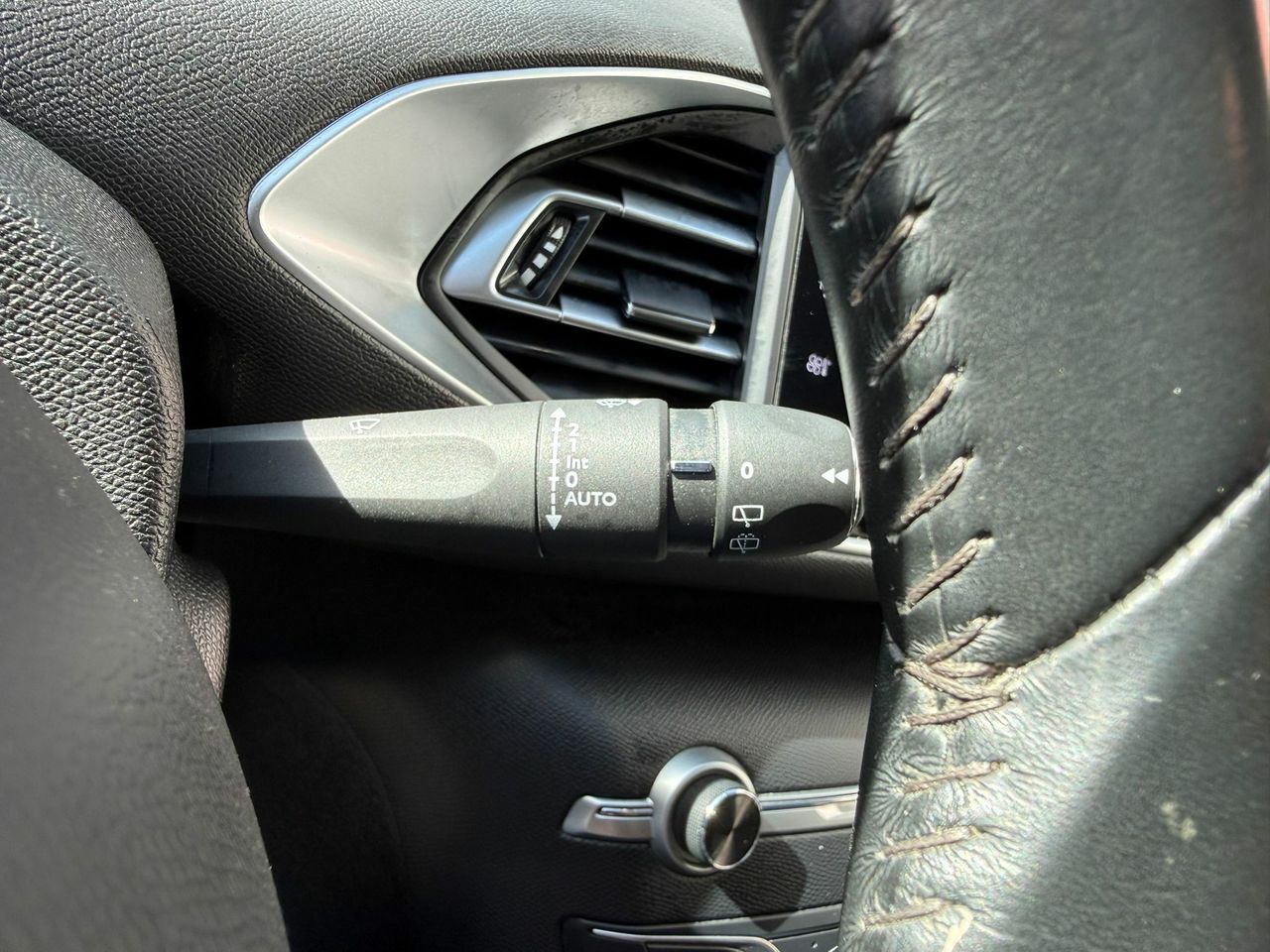 Peugeot 308 5p Allure Pack BlueHDI 130 S&S - Foto 2