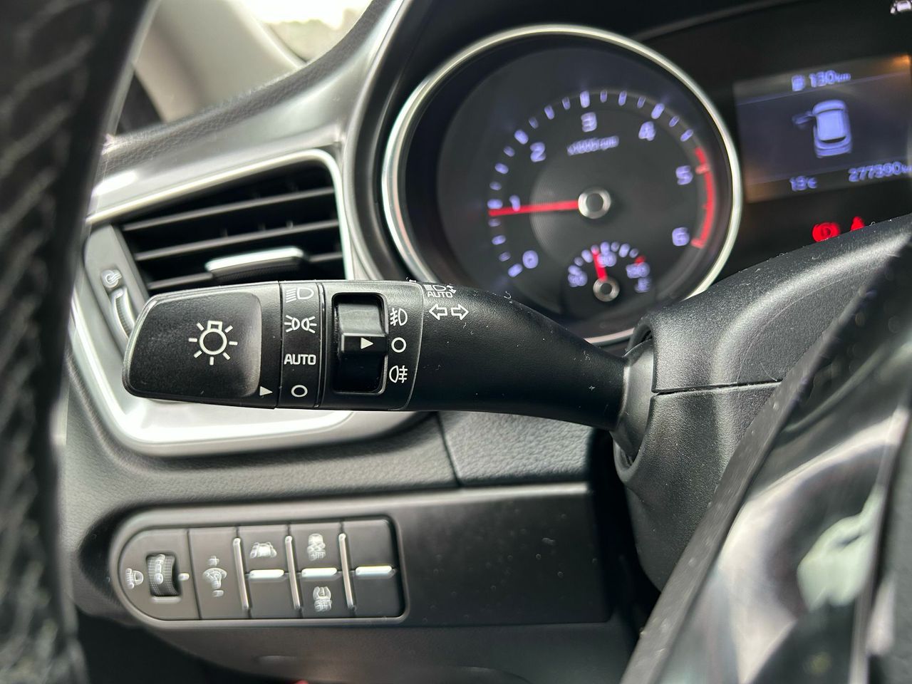 Kia Ceed 1.6 CRDi 85kW (115CV) Drive - Foto 2