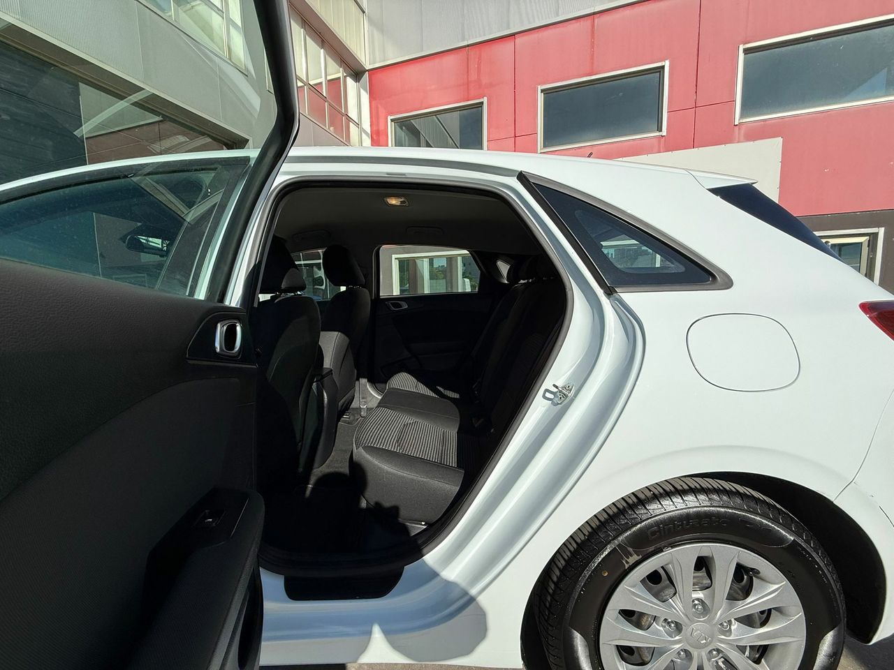 Kia Ceed 1.6 CRDi 85kW (115CV) Concept - Foto 2