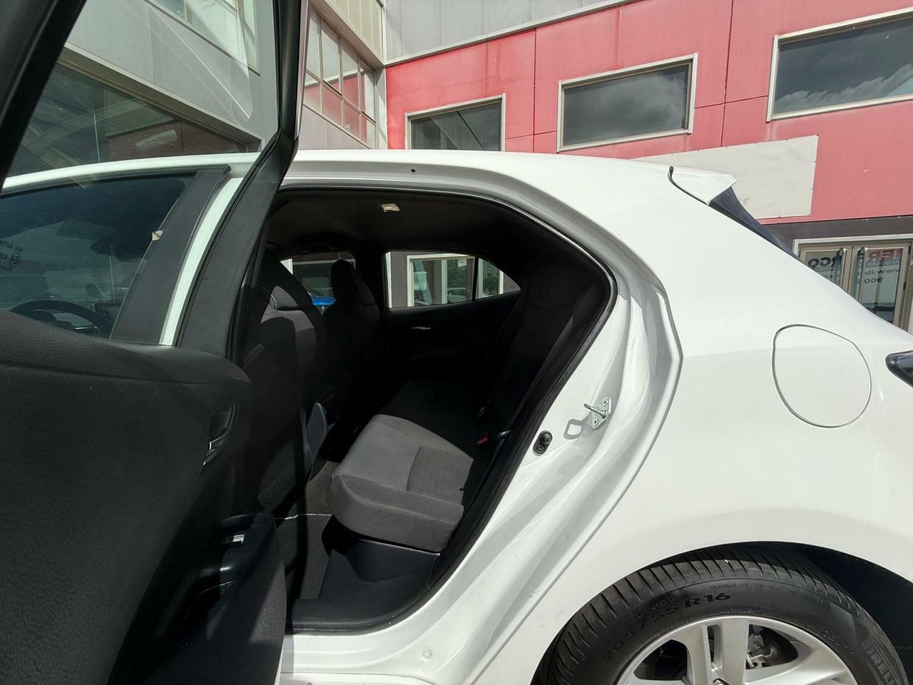 Toyota Corolla 1.8 125H STYLE E-CVT - Foto 2