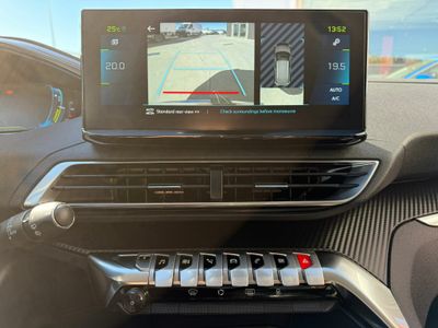 Peugeot 3008 Hybrid 225 e-EAT8 Allure