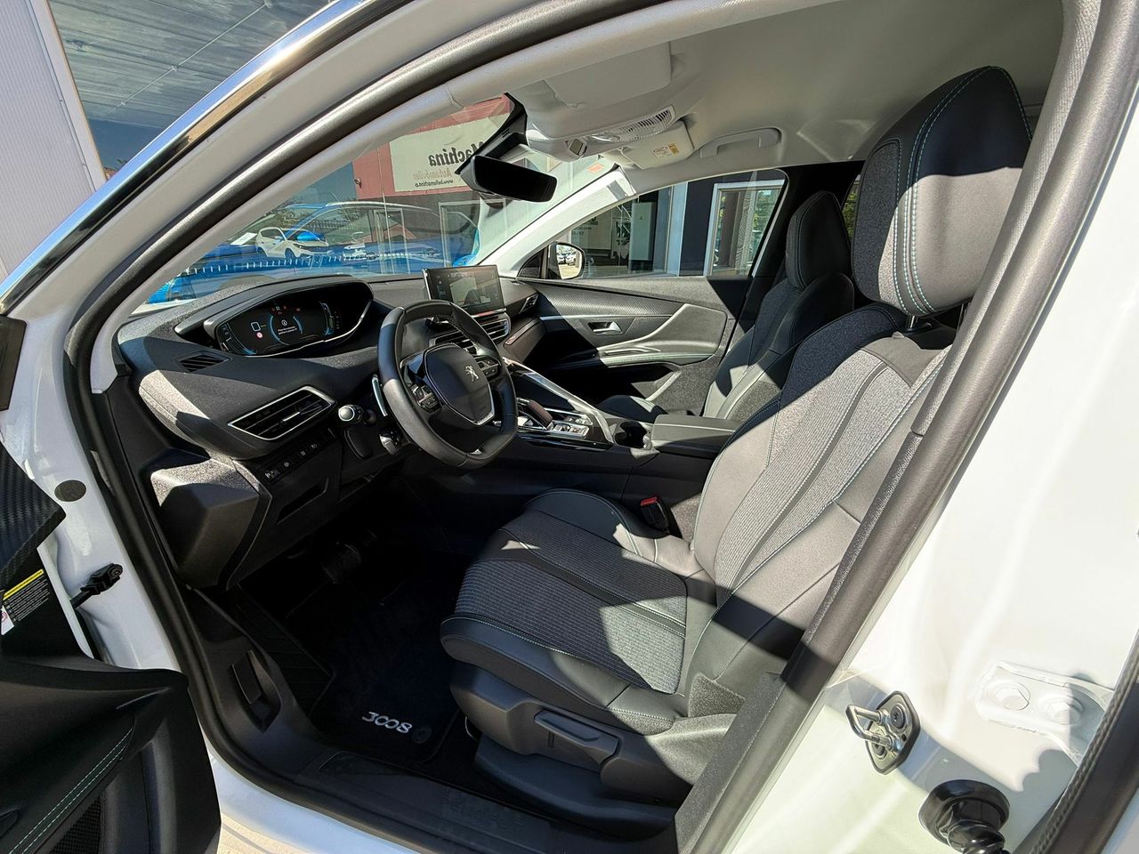 Peugeot 3008 Hybrid 225 e-EAT8 Allure - Foto 2