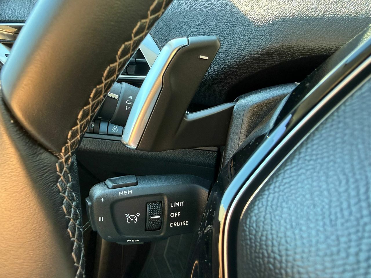 Peugeot 3008 Hybrid 225 e-EAT8 Allure - Foto 2