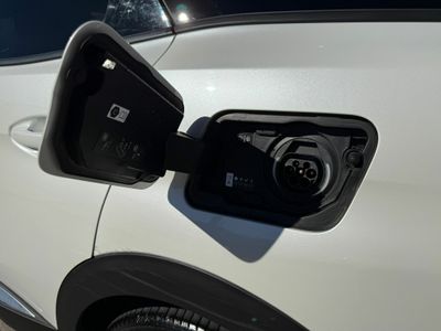 Peugeot 3008 Hybrid 225 e-EAT8 Allure