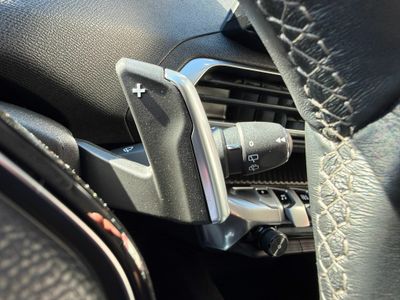 Peugeot 3008 Hybrid 225 e-EAT8 Allure