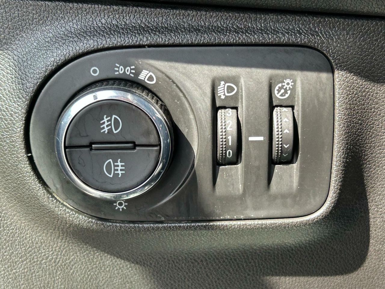 Opel Corsa 1.4 66kW (90CV) Selective Pro - Foto 2