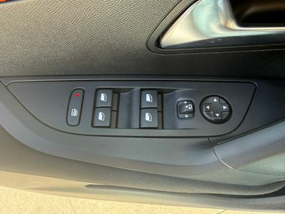 Peugeot 2008 Active BlueHDI 81kW (110CV)