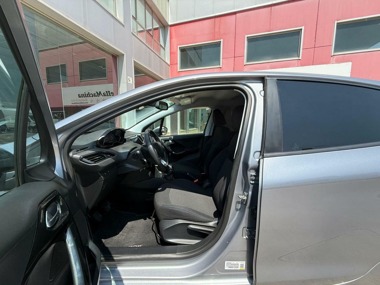 Peugeot 208 5P Signature 1.2L PureTech 60KW (82CV) - Foto 2