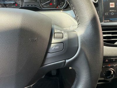 Peugeot 208 5P Signature 1.2L PureTech 60KW (82CV)