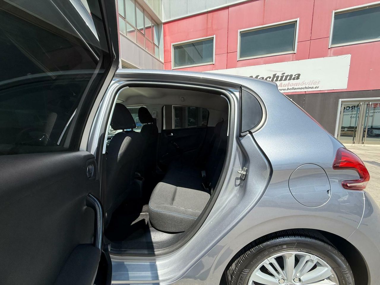 Peugeot 208 5P Signature 1.2L PureTech 60KW (82CV) - Foto 2