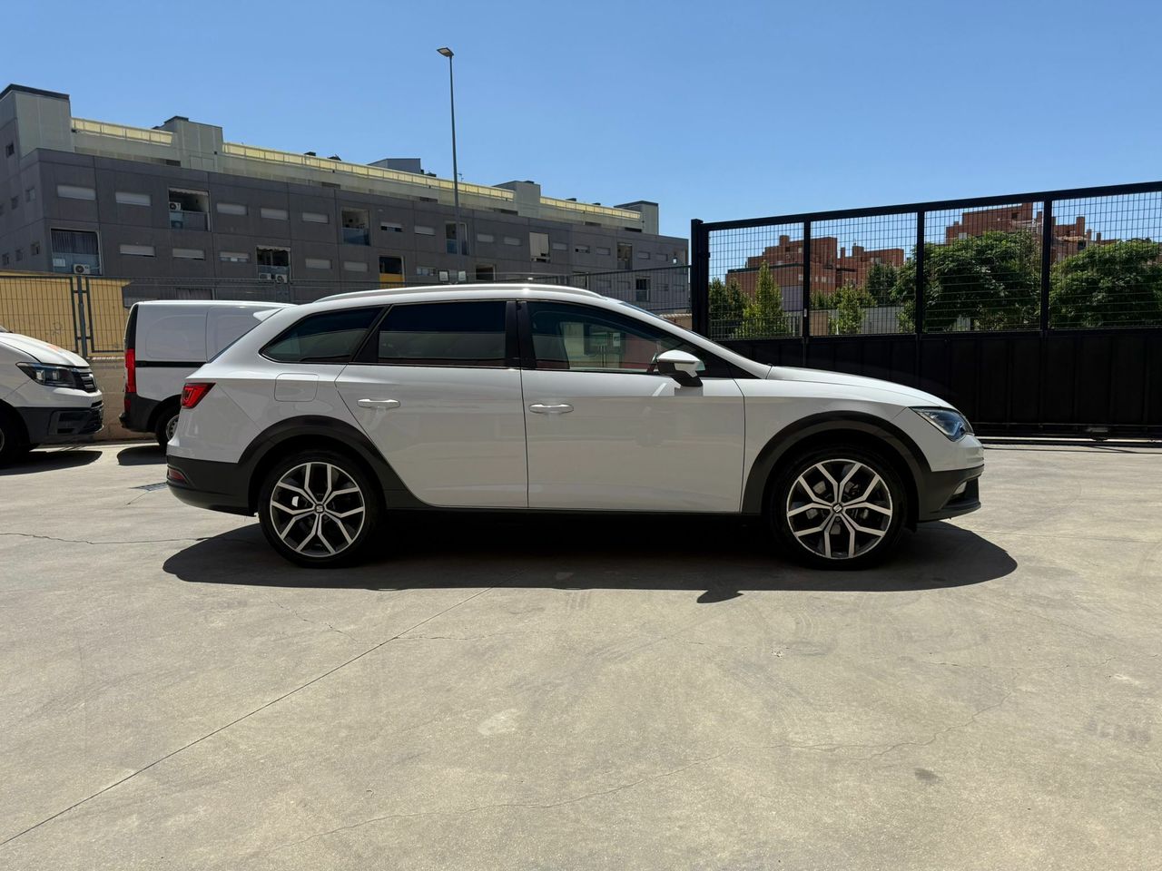 Seat Leon ST 2.0 TDI 110kW 4Dr St&Sp X-per Tit Des - Foto 2