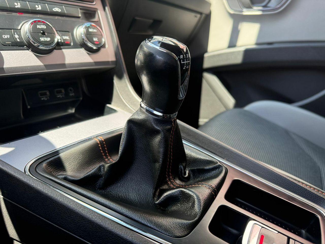 Seat Leon ST 2.0 TDI 110kW 4Dr St&Sp X-per Tit Des - Foto 2