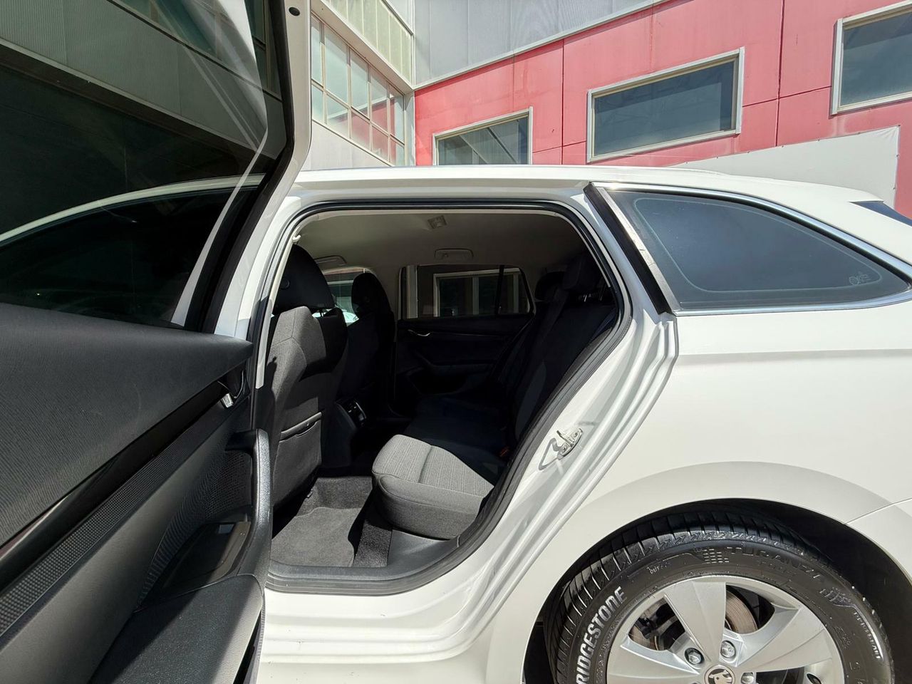 Skoda Octavia Combi 2.0 TDI 110kW(150CV) DSG Ambition - Foto 2