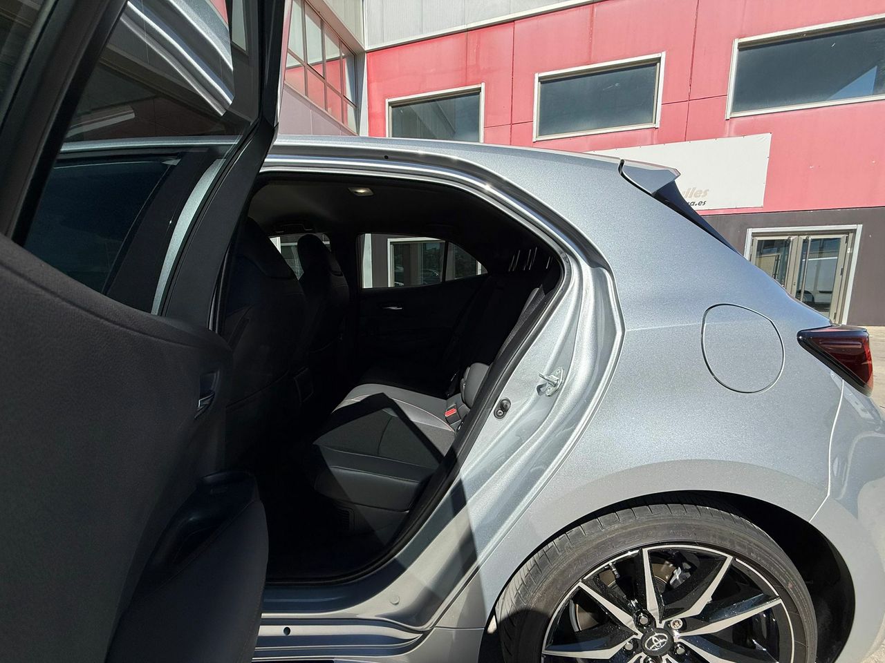 Toyota Corolla 200H GR-Sport - Foto 2