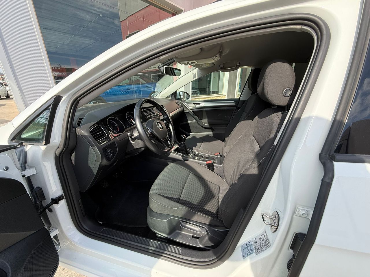 Volkswagen Golf Business 1.6 TDI 85kW (115CV) Variant - Foto 2