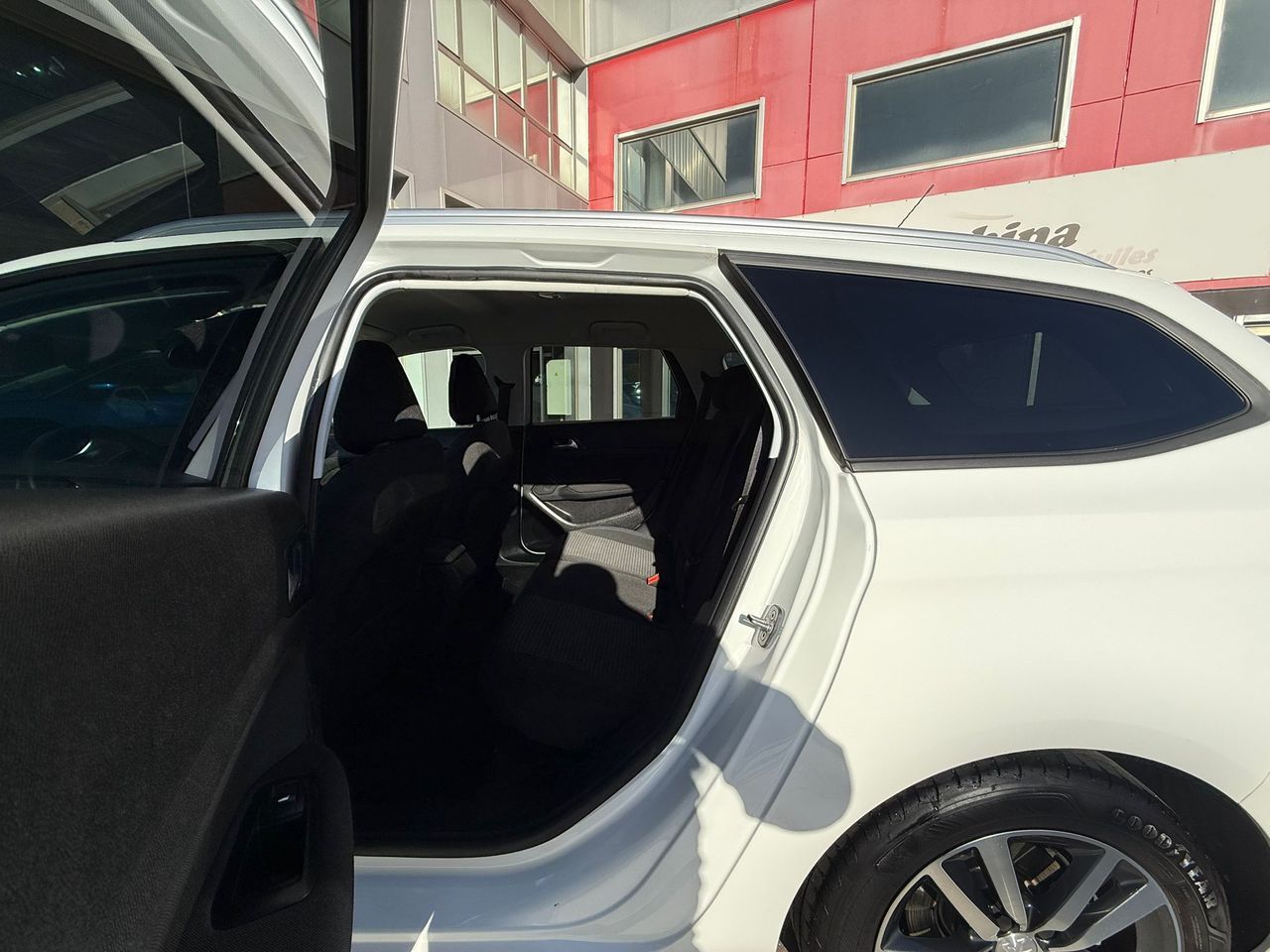 Peugeot 308 SW Style BlueHDi 130 S&S EAT8 - Foto 2