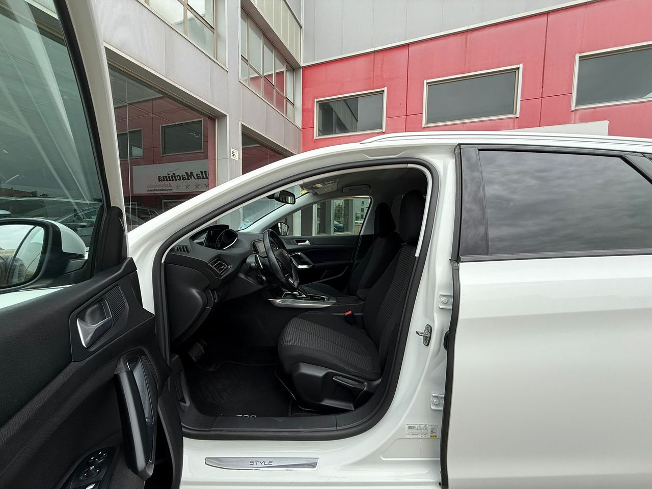 Peugeot 308 SW Style BlueHDi 130 S&S EAT8 - Foto 2