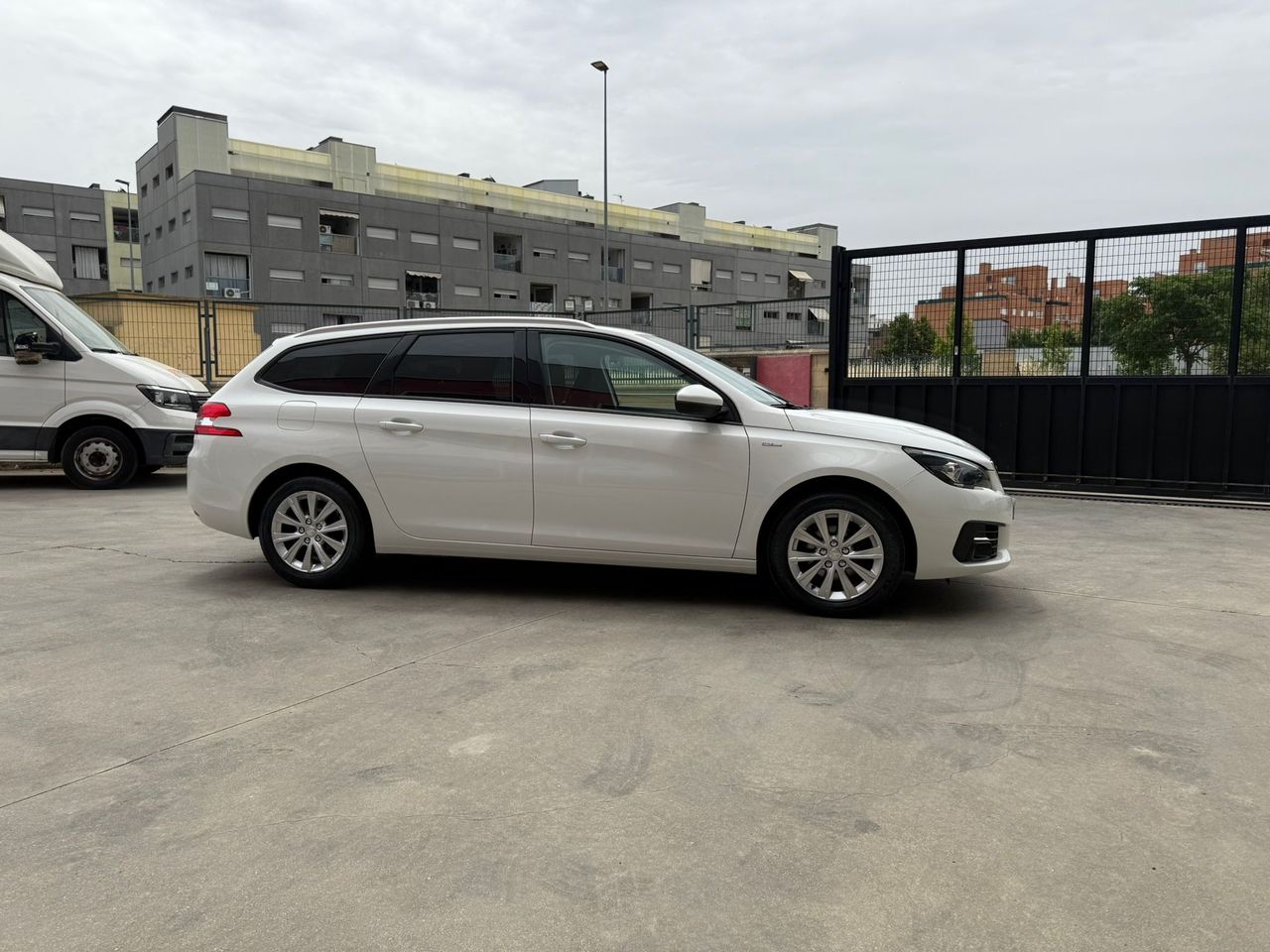 Peugeot 308 SW Style BlueHDi 130 S&S EAT8 - Foto 2