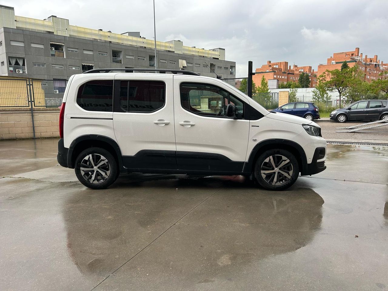 Peugeot Rifter GT Line Standard BlueHDi 96kW - Foto 2